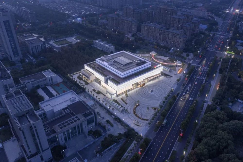 东台图书馆综合体改造设计严肃转向开放