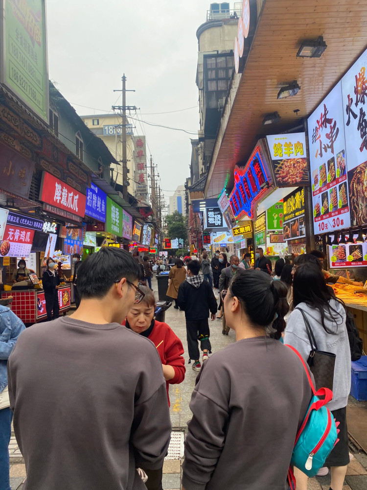长沙黄兴路步行街不堵了茶颜悦色也基本上不用排队了