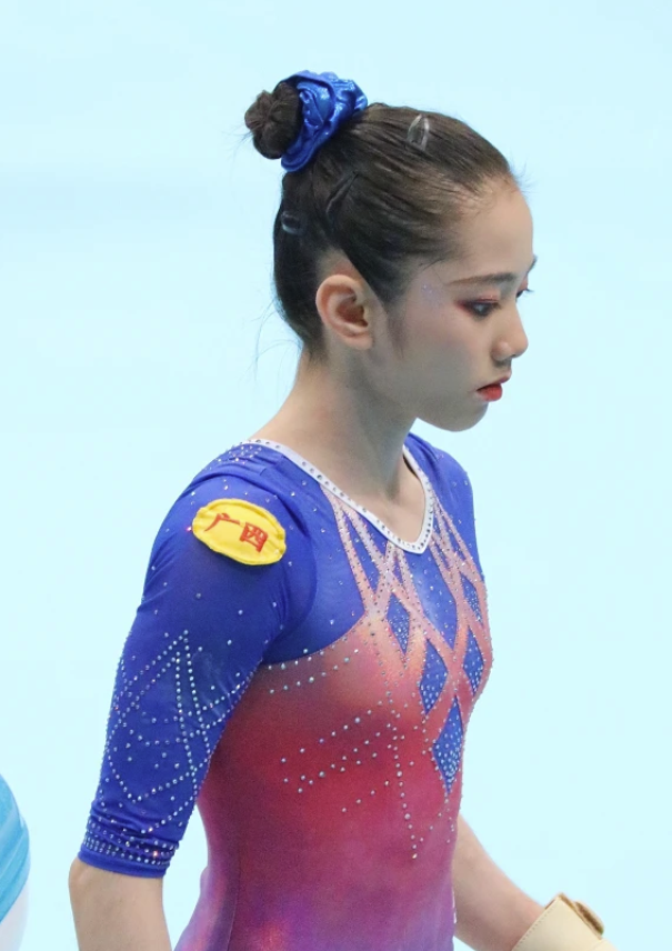 比如说刚刚赢得了体操世锦赛高低杠女子冠军的广西女孩,韦筱圆.