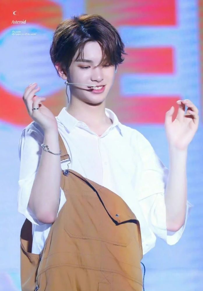 黄明昊