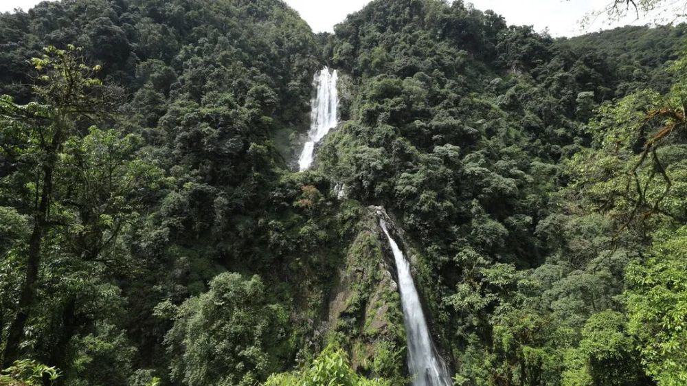 绿春县:探秘黄连山之茶卡河瀑布 无限风光在险峰