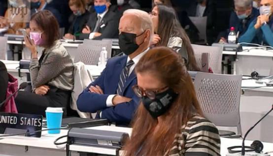 美国丢脸丢到全世界拜登公然在联合国打瞌睡还不忘甩锅给中俄