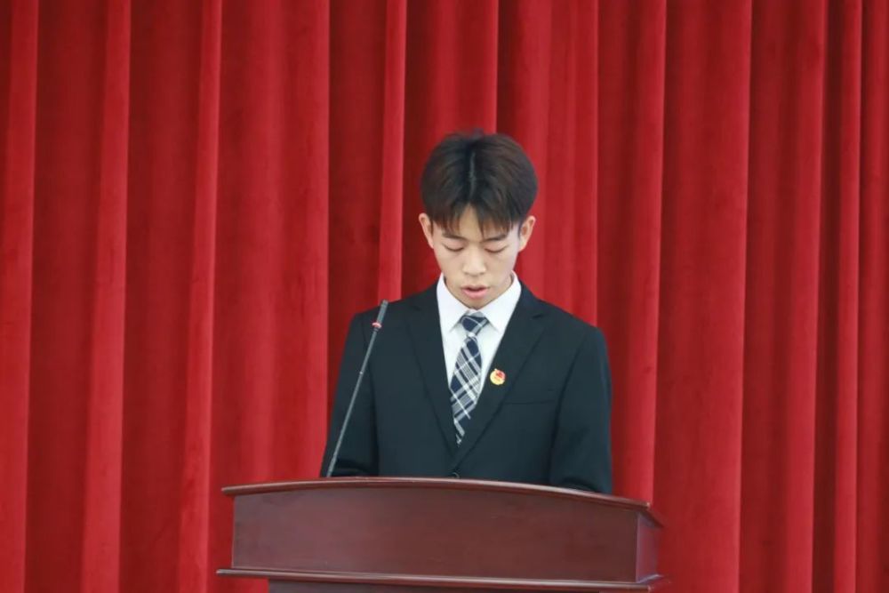第十届学生会执行主席贺鑫同学