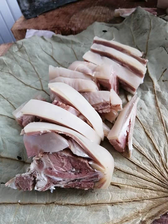 传统土灶柴火烧一路鲜香到杭州鲜掉鼻子的千祥白切羊肉来了