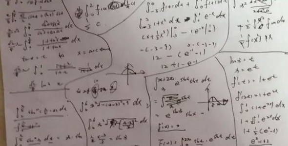 学霸的"草稿纸"走红,网友看后赞不绝口,家长:别人家的孩子
