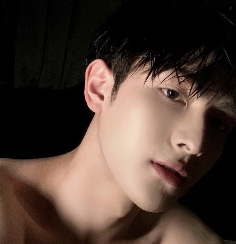 温柔干净的男生头像来看帅哥