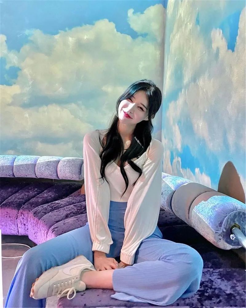 ins女神纹身小姐姐