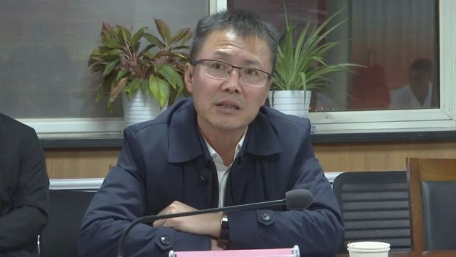 杨小虎调研全县卫生健康和疫情防控工作