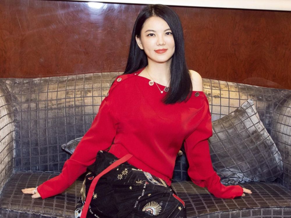 但是,就凭李湘现在的身价,她也不太可能会这样做.