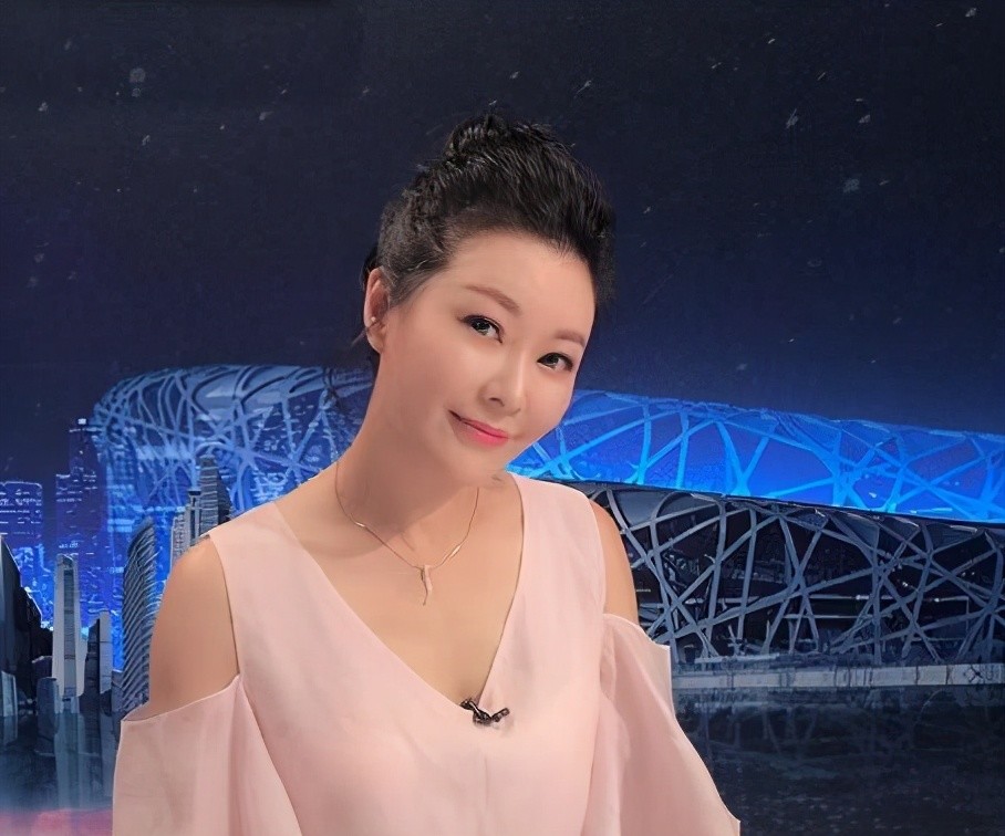 她曾主持过《正大综艺》,《万家灯火》,《开心辞典》等名牌栏目的主持