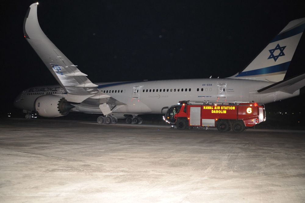 以色列航空波音787疑燃油泄漏以一个发动机在印度紧急降落
