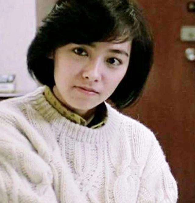 遗憾的是,朱宝意在1999年演完《大哥出马》后就彻底退出了娱乐圈.