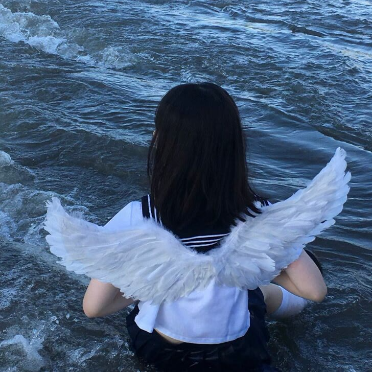超甜美的海边背影女生头像