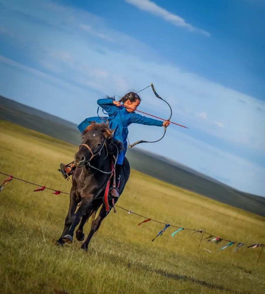 绘画参考蒙古小女孩的骑马射箭动态参考动态速写素材