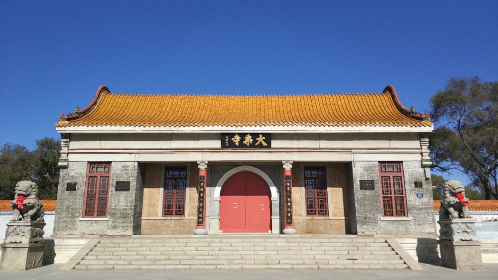 在四季分明的齐齐哈尔富拉尔基区有一处唯美旅游景点,那就是红岸公园.