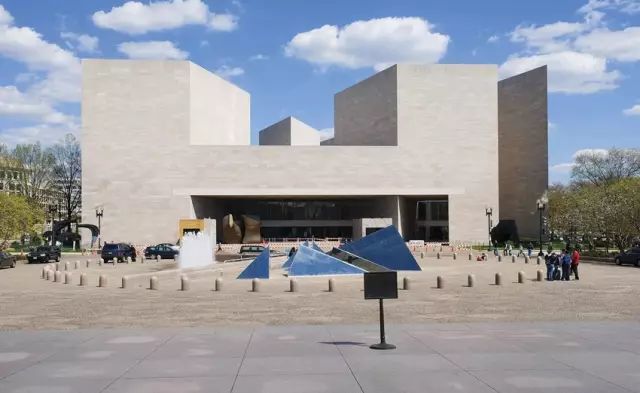 而于此前一年落成的华盛顿国家美术馆东馆的设计,奠定了他作为世界级