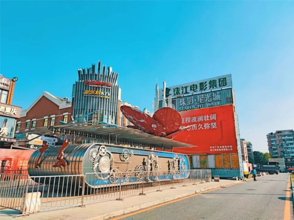 2010年,随着"亚运"前掀起的"三旧改造"热潮,珠江电影制片厂也在这