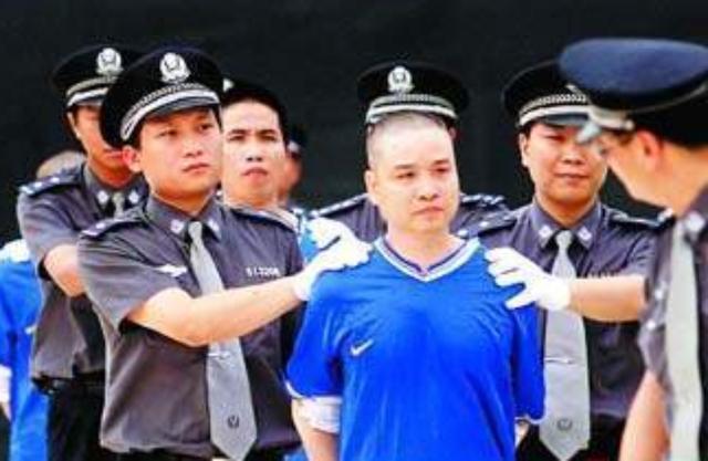 04年广州最大的黑帮头目简竹醒被捕,在法庭上,他说了这样一段话