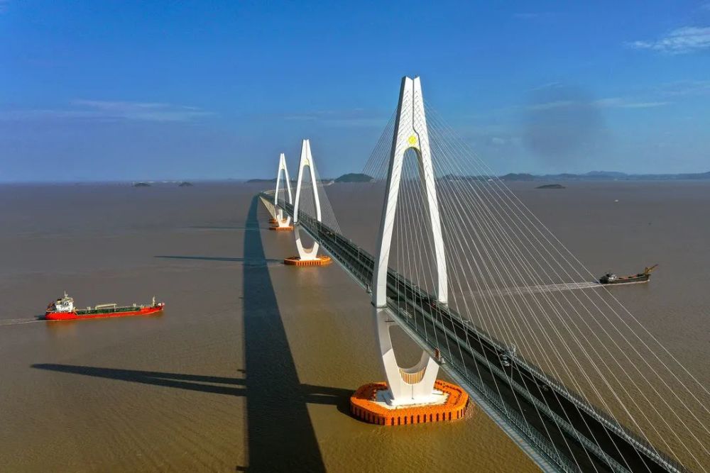 舟岱大桥完成全桥沥青路面施工,计划年底建成通车
