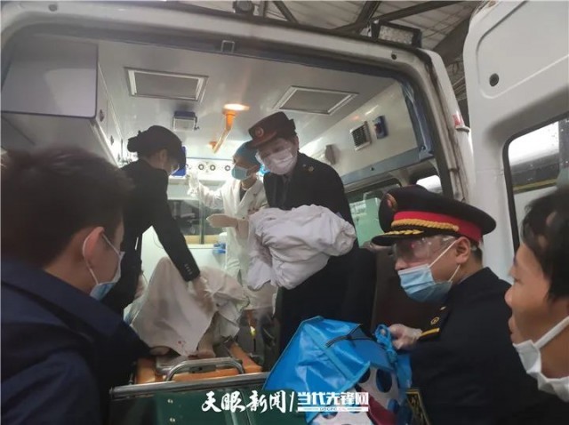 急！孕妇车上突然临产，列车为生命“快进”66分钟_腾讯新闻