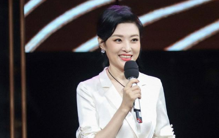 央视主持人周涛,多次主持春晚却主动离开,她的现状如何