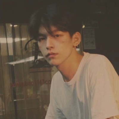 满是遗憾的丧系男头