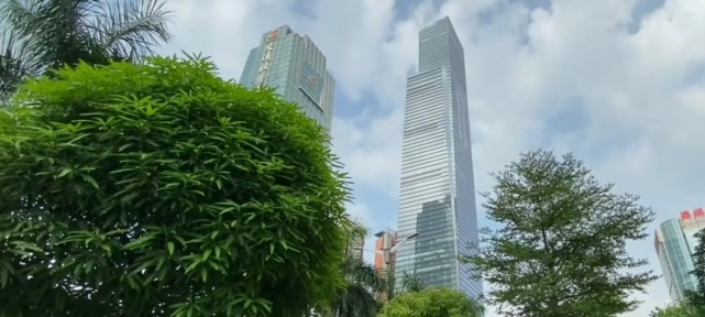 龙光世纪大厦地处南宁最繁华的商务区,这里高楼林立,而且大部分都是近