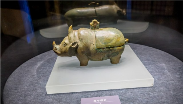 漂亮的犀牛铜灯是南京博物院的镇馆之宝之一,那份憨厚和质朴,以及带给