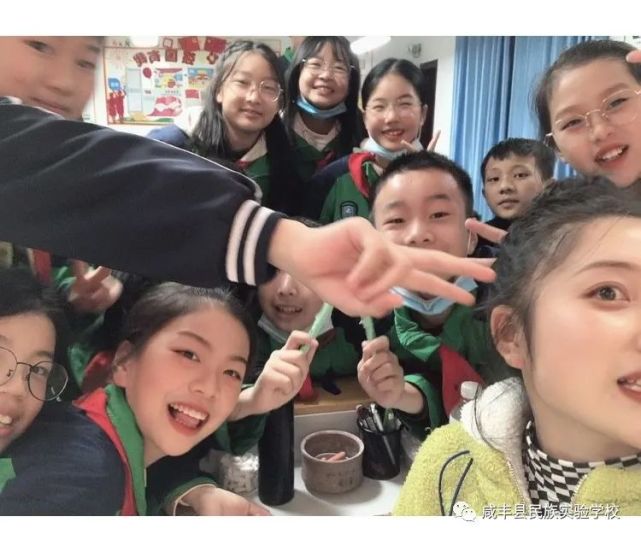end用精品教育为学生的精彩人生奠基图文:学校宣传组编辑:杨钰洁审核