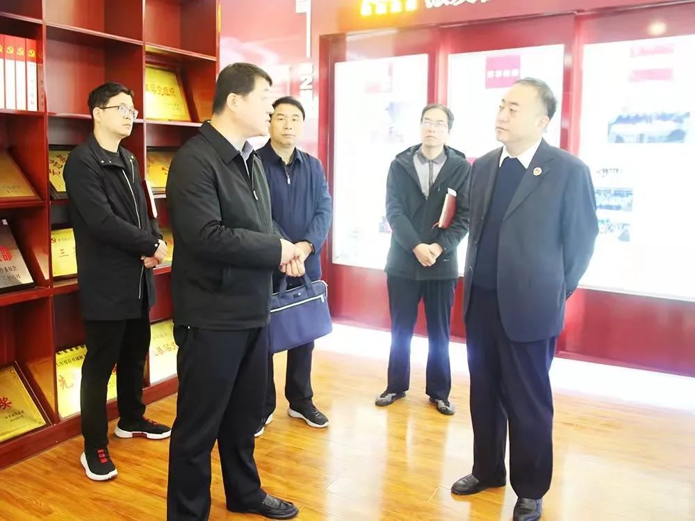 扶风县委常委政法委书记张万峰一行到县检察院调研指导