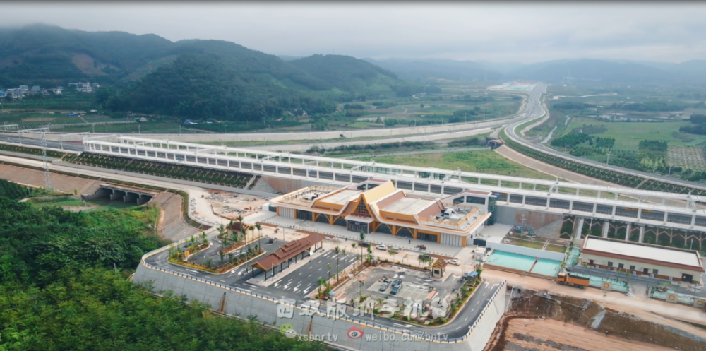 跟着记者看中老铁路西双版纳段火车站——野象谷站