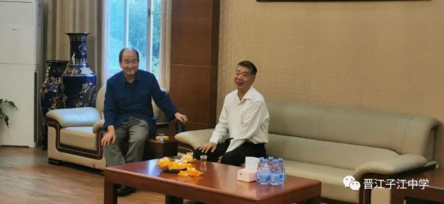 参观结束后,赖辉煌一行前往行政楼接待室与柯子江董事长进行亲切交流.