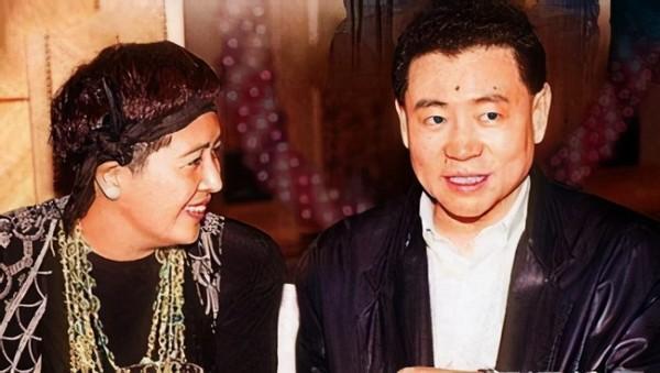 刘銮雄年轻时长得很帅气,外加有些小家底,对美貌的宝咏琴更是一往情深