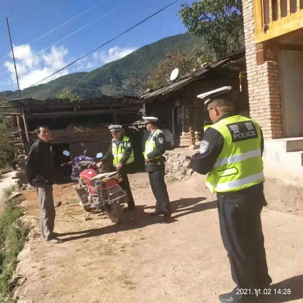 兰坪县公安局交警大队,石登,中排派出所联合开展摩托车整治暨交通安全