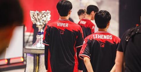 《峡谷英雄传:viper》不甘心只做"绿叶"的"代中代"