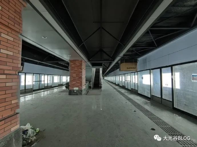 一组武汉地铁5号线特色站红钢城站内部装修实景图