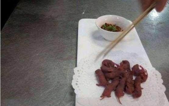 史上10大毫无人性菜肴,吃猴脑只能排第三,第一看了做