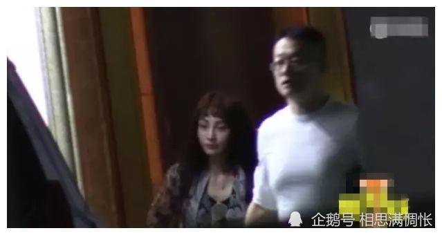 不过几天后,又有媒体爆出姚笛与老公手牵手的视频.