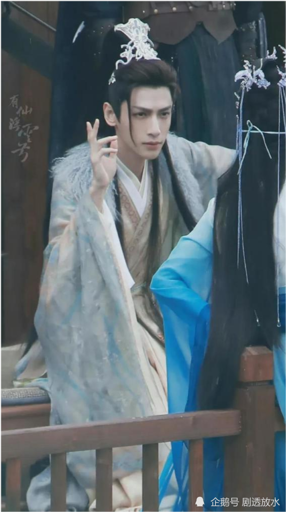 罗云熙新剧长月烬明开机饰演天煞孤星爱上神女不自知