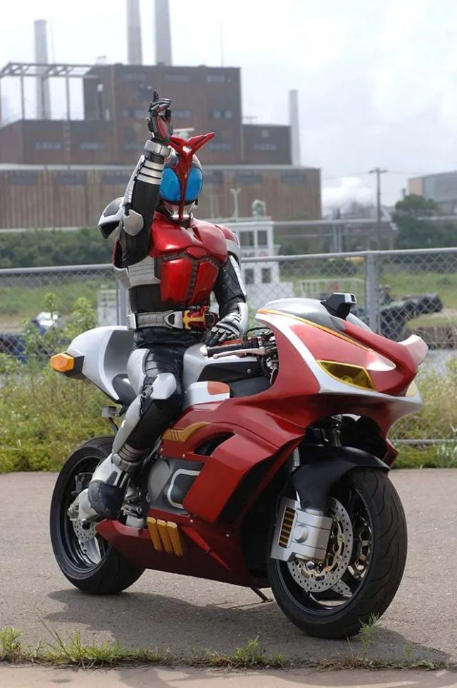 假面骑士kabuto所驾驶的特殊强化摩托.