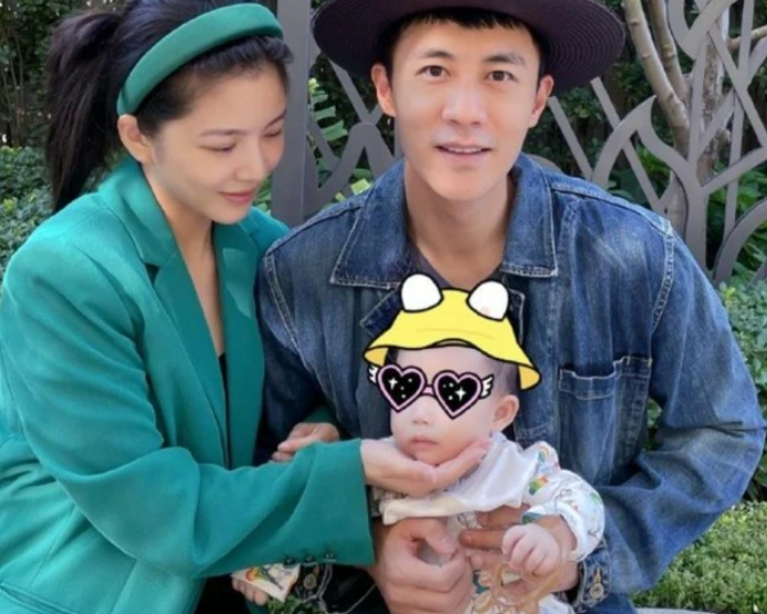 当明星老婆真难杜淳老婆王灿发穿搭被嘲这搭配还好意思发