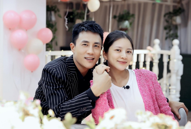 当明星老婆真难杜淳老婆王灿发穿搭被嘲这搭配还好意思发