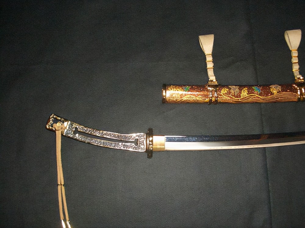 总说日本武士刀源自唐刀那为何唐刀是直刃而日本刀是弯的
