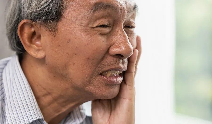 为什么老人身上会有"老人味"?40岁后,做好 3 件事可避免