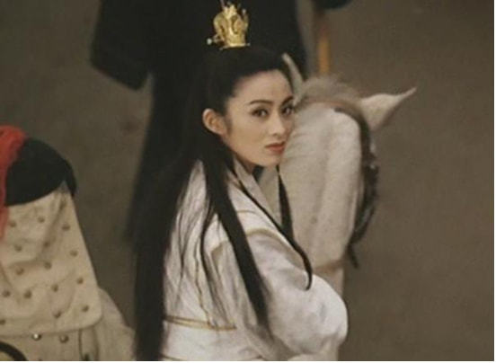 周海媚的版本眉心有一颗红点,几乎成为周芷若的一个标志,其中令人印象