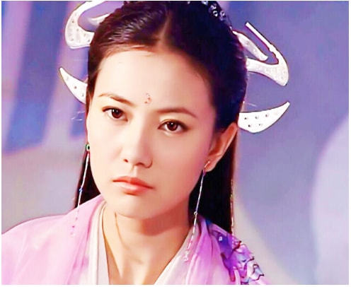 周海媚的版本眉心有一颗红点,几乎成为周芷若的一个标志,其中令人印象