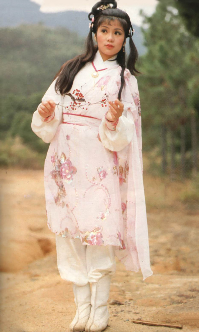 周海媚的版本眉心有一颗红点,几乎成为周芷若的一个标志,其中令人印象