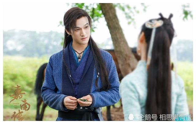 《嘉南传》比起鞠婧祎夸张的装扮,圆脸的王奕婷显得