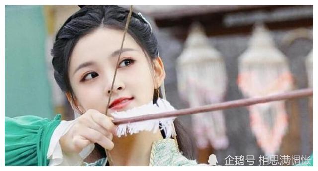 《嘉南传》比起鞠婧祎夸张的装扮,圆脸的王奕婷显得
