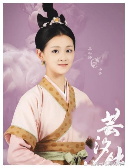 《嘉南传》比起鞠婧祎夸张的装扮,圆脸的王奕婷显得